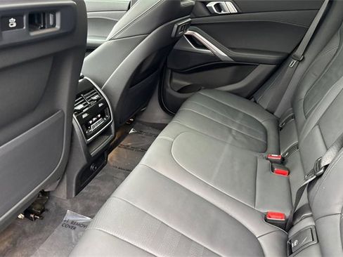 Used 2022 BMW X6 xDrive40i w/ M Sport Package image 14