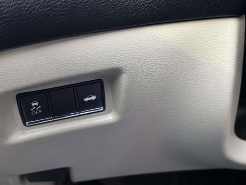 Used 2015 INFINITI Q50 Premium w/ Navigation Package image 32