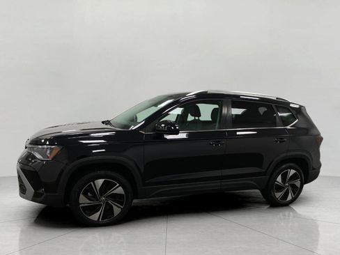 Used 2025 Volkswagen Taos SE AWD/4WD image 37