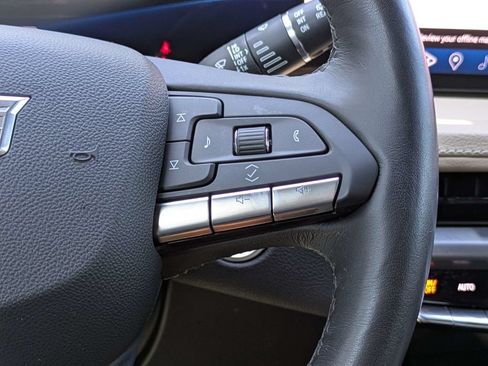 Used 2024 Cadillac XT4 Luxury w/ Cold Weather Package FWD image 32