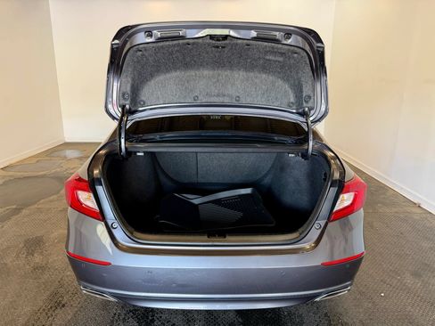 Used 2018 Honda Accord Touring image 8