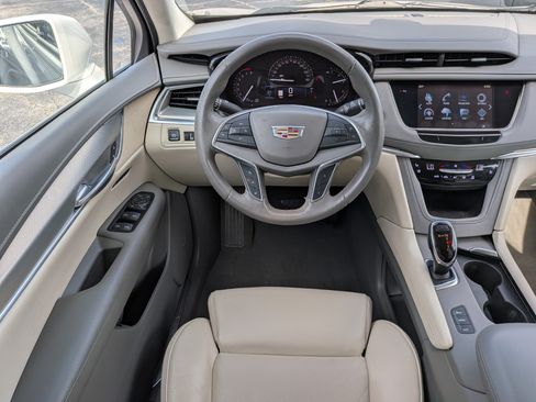 Used 2017 Cadillac XT5 Premium Luxury AWD/4WD image 14