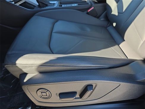Used 2025 Audi Q3 2.0T Premium Plus w/ Premium Plus Package image 32