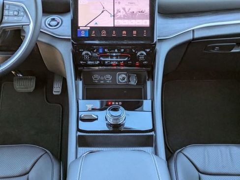 New 2025 Jeep Grand Cherokee Limited w/ Luxury Tech Group II image 19