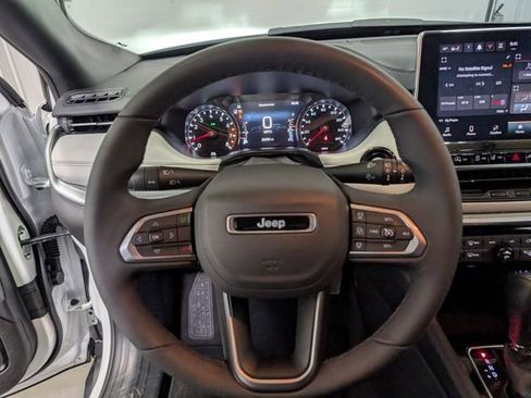 Used 2025 Jeep Compass Limited AWD/4WD image 16