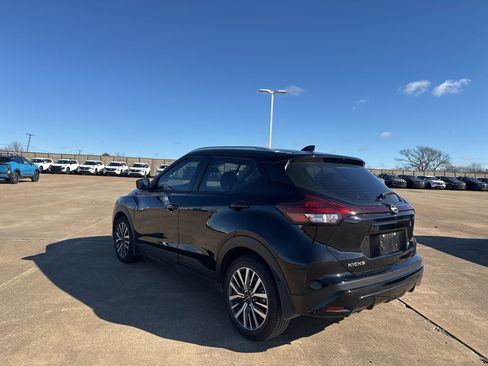 Used 2024 Nissan Kicks SV image 9