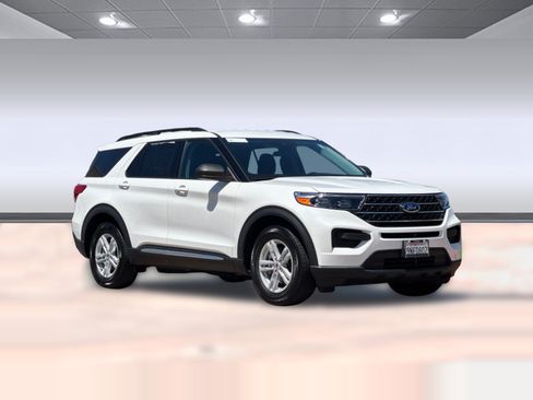 Used 2024 Ford Explorer XLT RWD image 7