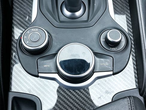 Used 2018 Alfa Romeo Giulia Quadrifoglio w/ Driver Assist Dynamic Package image 27