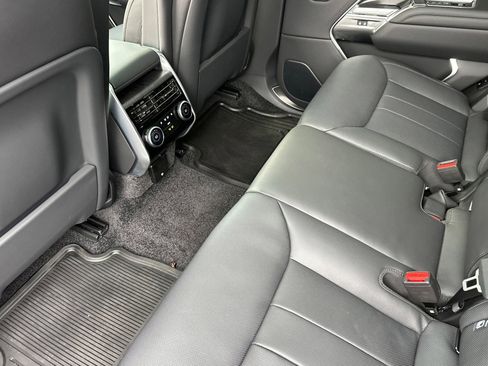 New 2025 Land Rover Range Rover Long Wheelbase SE image 15