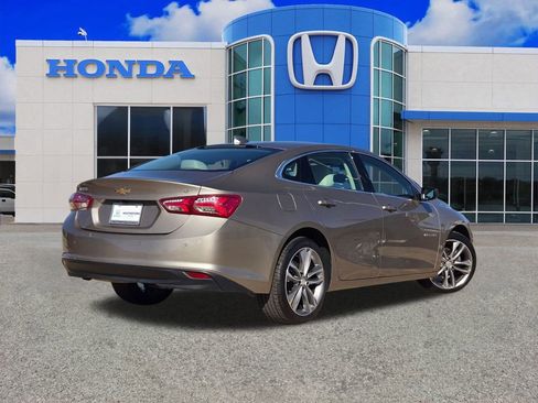 Used 2024 Chevrolet Malibu LT FWD image 3