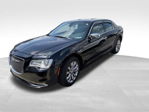 Used 2019 Chrysler 300 Limited AWD/4WD image 3