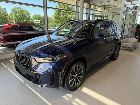 New 2026 BMW X5 xDrive40i w/ M Sport Package AWD/4WD image 3
