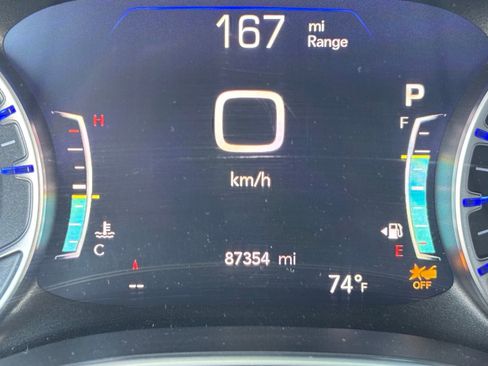 Used 2023 Chrysler Pacifica Limited FWD image 6
