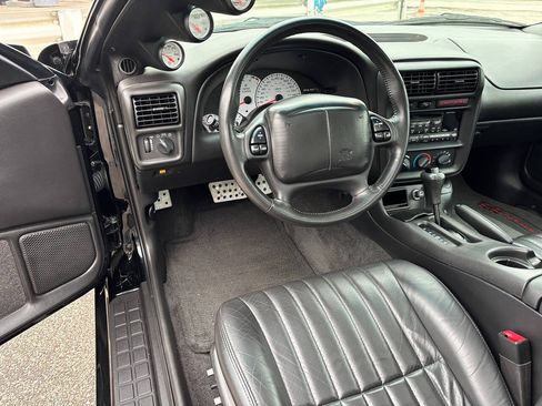 Used 2001 Chevrolet Camaro SS Coupe w/ SS Performance/Appearance Pkg RWD image 10