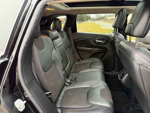 Used 2016 Jeep Cherokee Trailhawk w/ Comfort/Convenience Group image 20