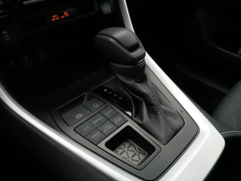 Certified 2025 Toyota RAV4 XLE AWD/4WD image 24