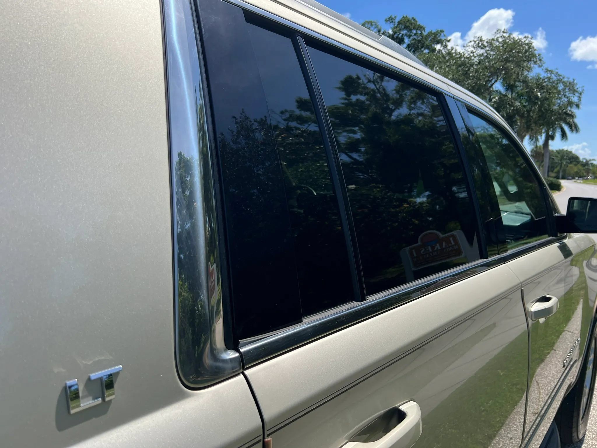 Used 2016 Chevrolet Suburban LT RWD image 8