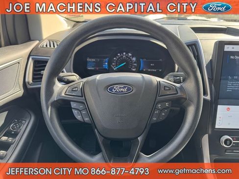 Certified 2022 Ford Edge SE w/ Black Appearance Package image 16
