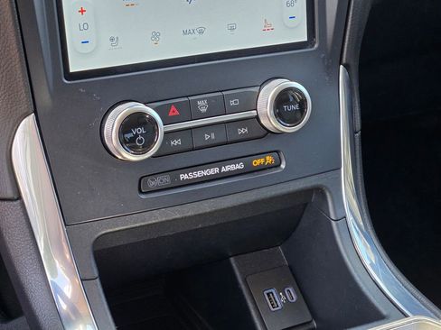 Used 2022 Ford Edge Titanium image 36