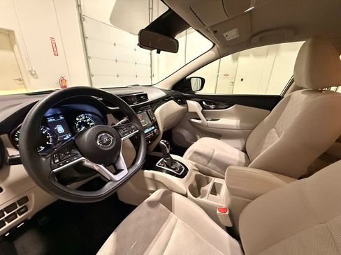 Used 2020 Nissan Rogue Sport SV FWD image 15