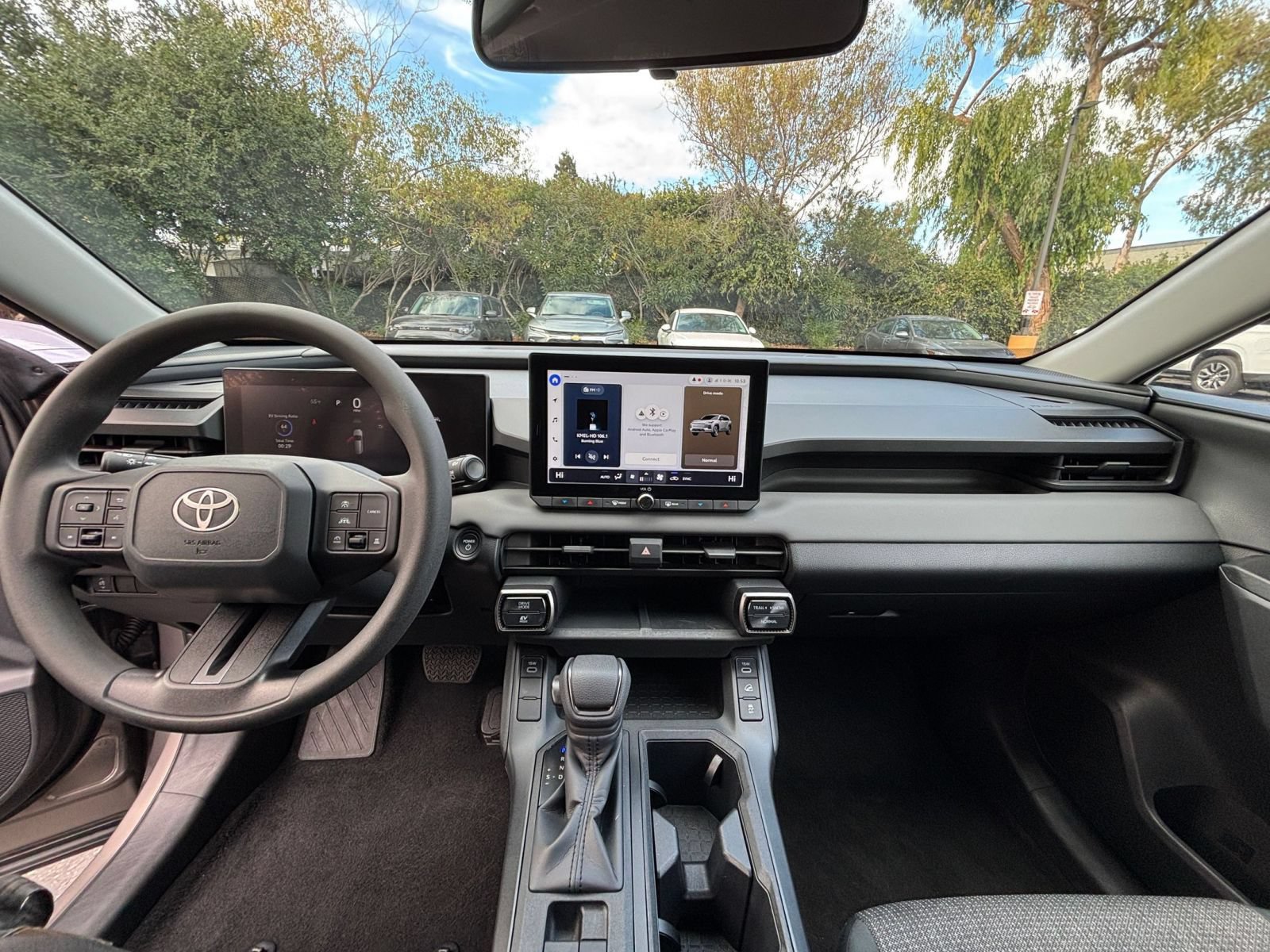 Used 2026 Toyota RAV4 LE AWD/4WD image 31