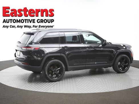 Used 2023 Jeep Grand Cherokee Limited w/ Black Appearance Package AWD/4WD image 44