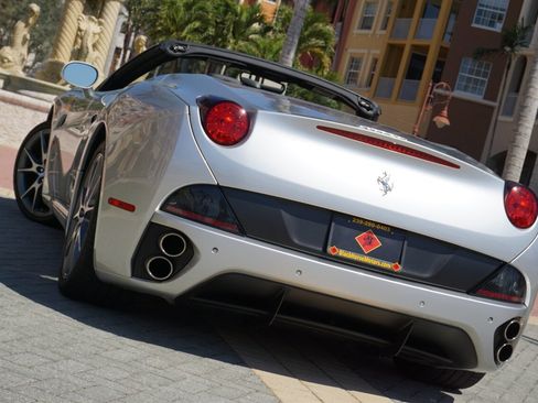 Used 2011 Ferrari California image 65