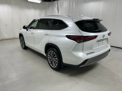 Certified 2025 Toyota Highlander Limited AWD/4WD image 7