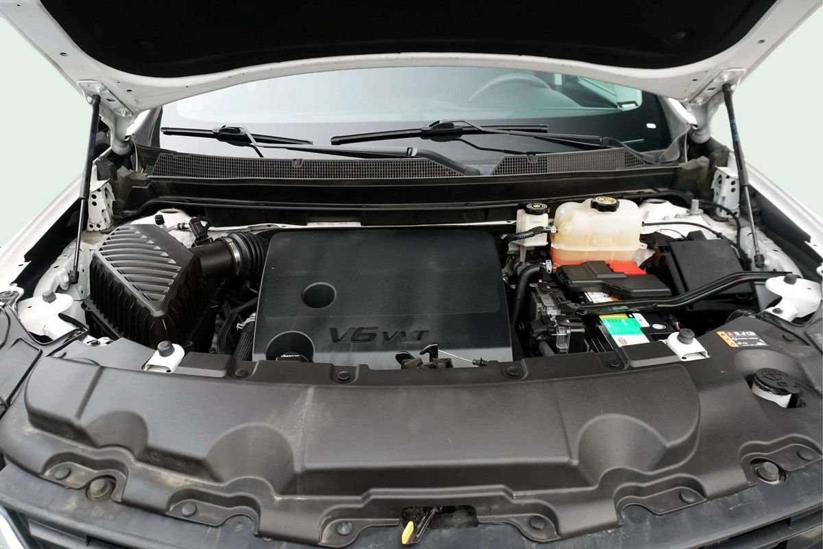 Used 2020 Chevrolet Traverse LS FWD image 11