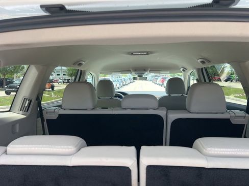 Used 2024 Volkswagen Atlas SE FWD image 31