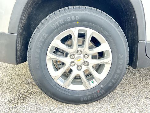 Used 2021 Chevrolet Traverse LT FWD image 5