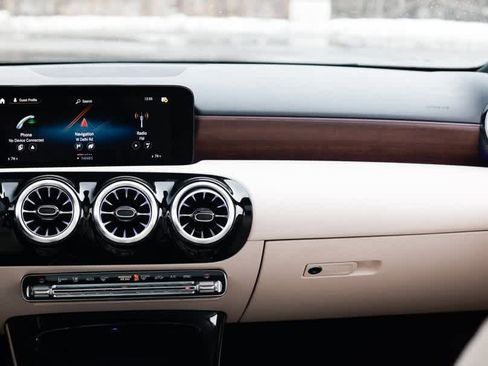 Used 2022 Mercedes-Benz A 220 4MATIC image 16