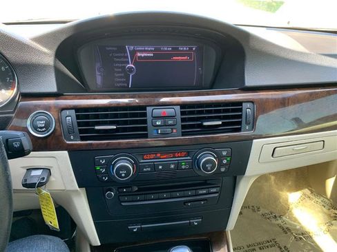 Used 2009 BMW 335i Convertible image 32