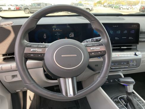 Used 2025 Hyundai Kona SEL image 11