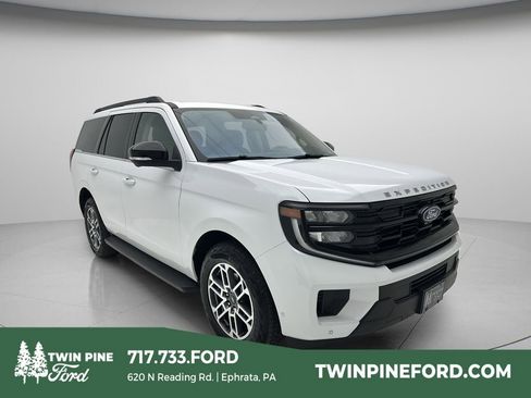 Used 2025 Ford Expedition Active AWD/4WD image 1
