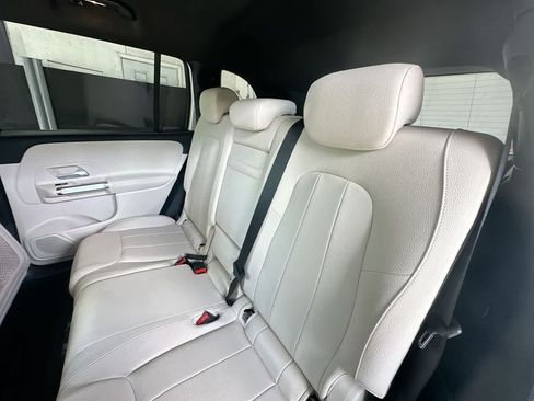 Used 2025 Mercedes-Benz GLB 250 image 22