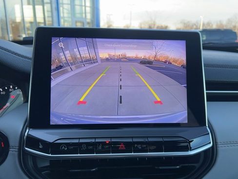 Used 2024 Jeep Compass Limited image 32