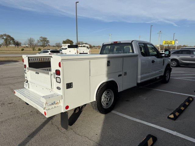 Used 2017 Ford F350 XL w/ Power Equipment Group RWD image 2