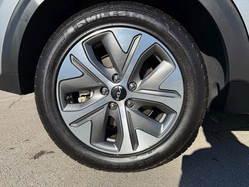 Used 2022 Kia Niro EX w/ Cold Weather Package image 11