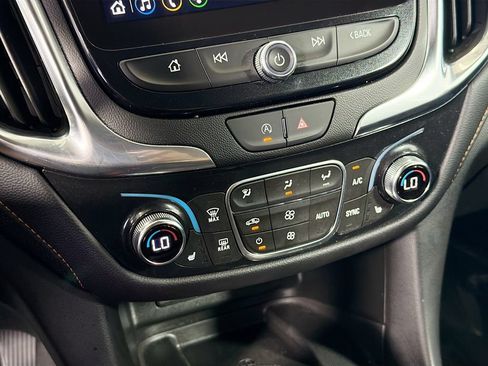 Used 2022 Chevrolet Equinox Premier w/ LPO, Floor Liner Package FWD image 16