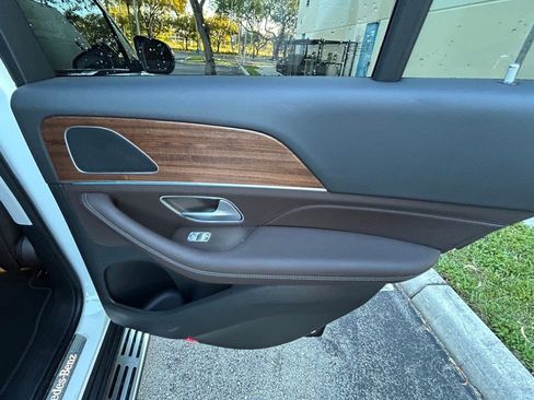 Used 2023 Mercedes-Benz GLE 450 4MATIC w/ AMG Line Exterior image 33