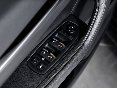 Used 2021 Maserati Levante AWD/4WD image 59