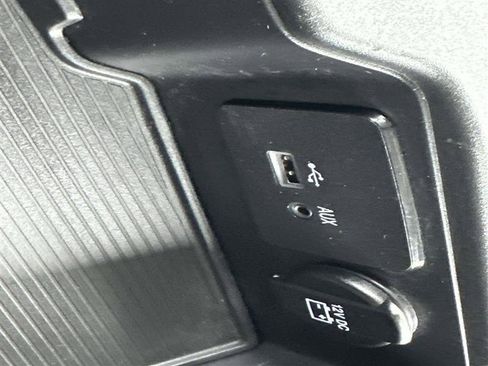 Used 2017 RAM 1500 Classic SLT image 19