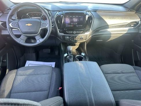 Used 2023 Chevrolet Traverse LT FWD image 12