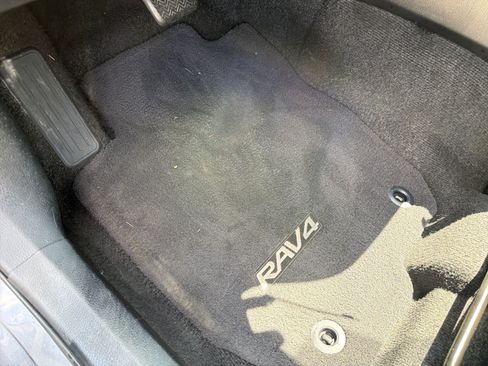 Used 2017 Toyota RAV4 XLE FWD image 17