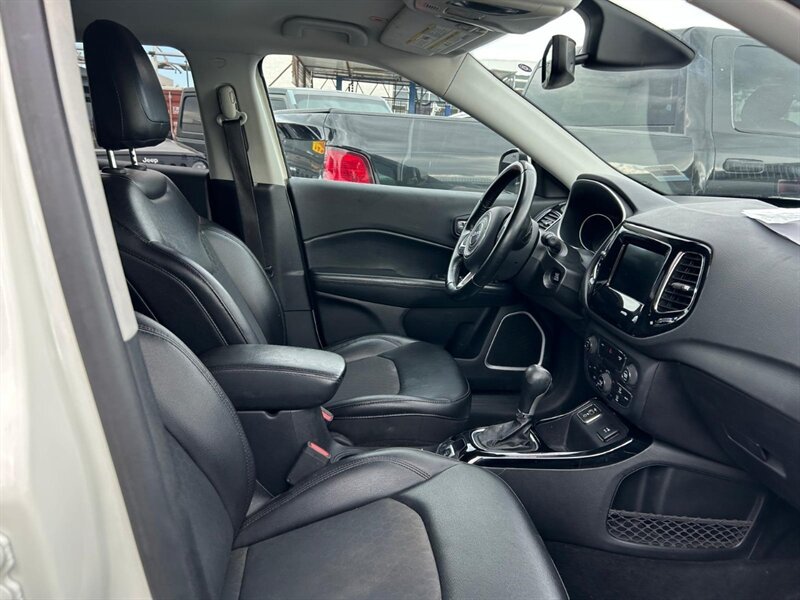 Used 2019 Jeep Compass Latitude FWD image 16