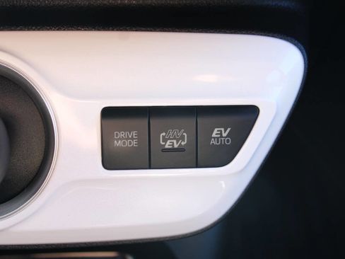 Used 2017 Toyota Prius Prime Premium image 43