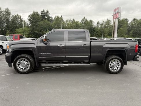 Used 2016 GMC Sierra 2500 Denali w/ Duramax Plus Package AWD/4WD image 2