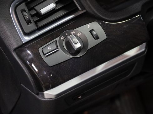 Used 2013 BMW 550i Gran Turismo xDrive image 60