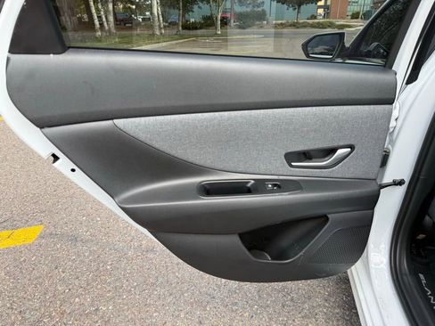 New 2025 Hyundai Elantra Limited image 16